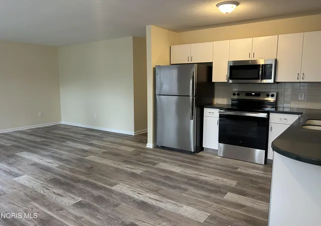 Photo 3 of Sale Pending at 1543 Primrose Ave, Toledo, OH 43612 | MLS# 10013731 | Listing updated on 2026-10-27