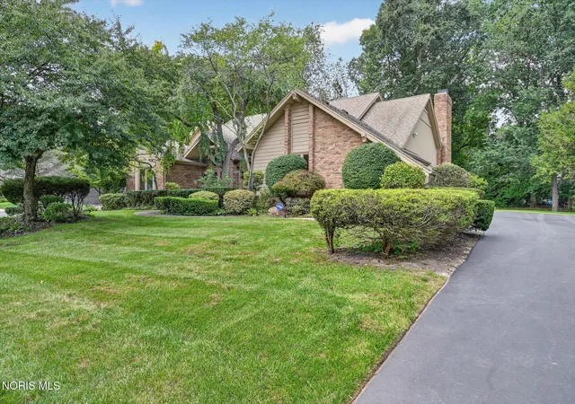 Photo 2 of Sale Pending at 5036 Cartagena Dr, Toledo, OH 43623 | MLS# 10013981 | Listing updated on 2026-10-28