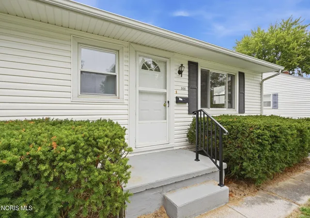 Photo 3 of Sale Pending at 308 Clifton Ave, Findlay, OH 45840 | MLS# 10013703 | Listing updated on 2026-09-24