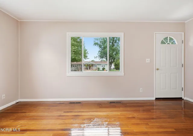 Photo 4 of Sale Pending at 308 Clifton Ave, Findlay, OH 45840 | MLS# 10013703 | Listing updated on 2026-09-24