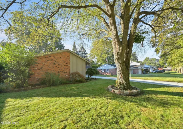 Photo 3 of Single family home for sale at 3789 Linden Green Dr, Toledo, OH 43614 | MLS# 10013704 | Listing updated on 2026-10-21
