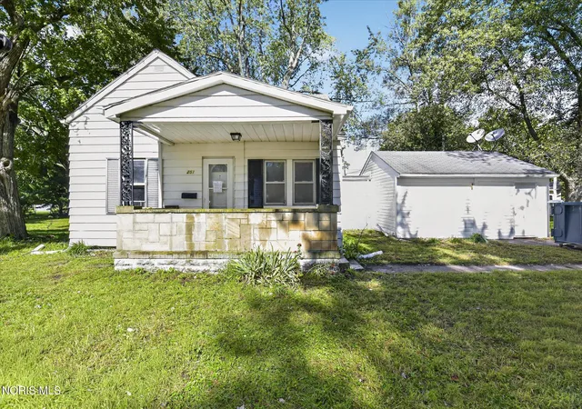 Photo 2 of Single family home for sale at 251 Stillwater Dr, Toledo, OH 43615 | MLS# 10014625 | Listing updated on 2026-10-13