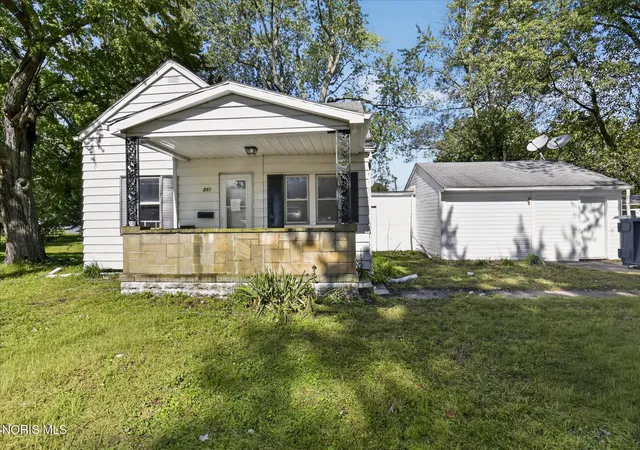 Photo 3 of Single family home for sale at 251 Stillwater Dr, Toledo, OH 43615 | MLS# 10014625 | Listing updated on 2026-10-13