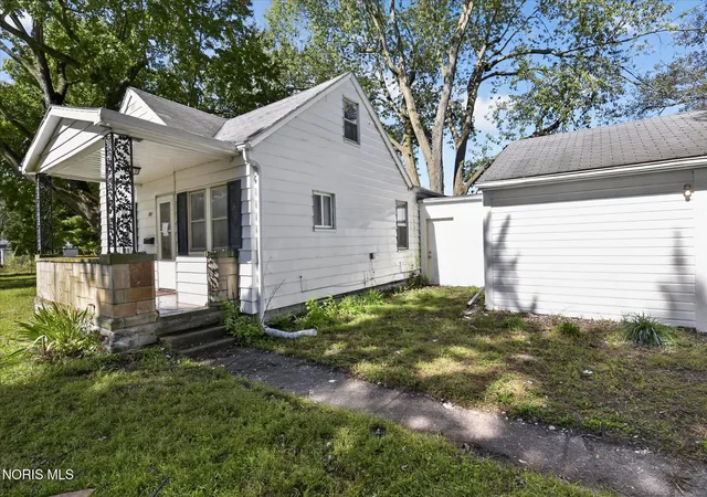 Photo 4 of Single family home for sale at 251 Stillwater Dr, Toledo, OH 43615 | MLS# 10014625 | Listing updated on 2026-10-13