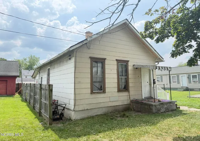 Photo 2 of Single family home for sale at 1612 Hurd St, Toledo, OH 43605 | MLS# 10013702 | Listing updated on 2026-09-21