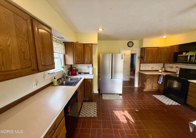 Photo 3 of Single family home for sale at 416 Toledo St, Elmore, OH 43416 | MLS# 10013828 | Listing updated on 2026-09-23