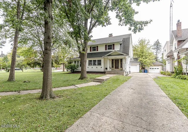 Photo 3 of Single family home for sale at 2670 Brookford Dr, Toledo, OH 43614 | MLS# 10013791 | Listing updated on 2026-10-24