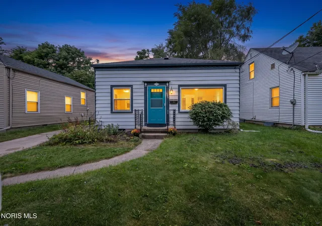 Photo 2 of Sale Pending at 3309 Sherbrooke Rd, Toledo, OH 43606 | MLS# 10013719 | Listing updated on 2026-09-29