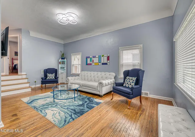 Photo 3 of Sale Pending at 3309 Sherbrooke Rd, Toledo, OH 43606 | MLS# 10013719 | Listing updated on 2026-09-29