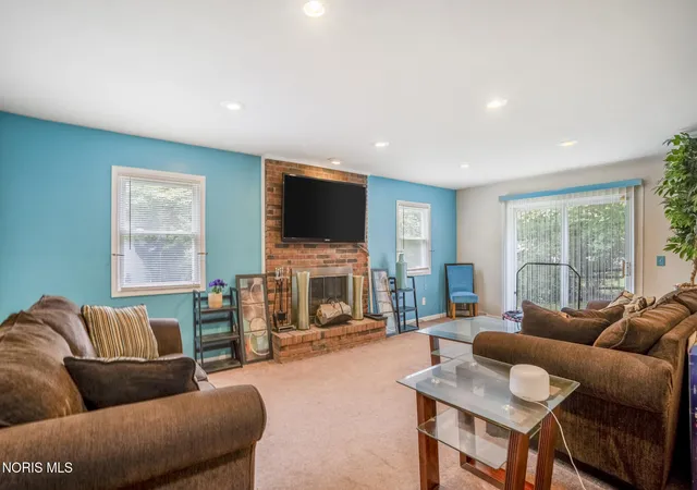 Photo 2 of Single family home for sale at 1854 Willowhill Ln, Toledo, OH 43615 | MLS# 10013710 | Listing updated on 2026-10-23