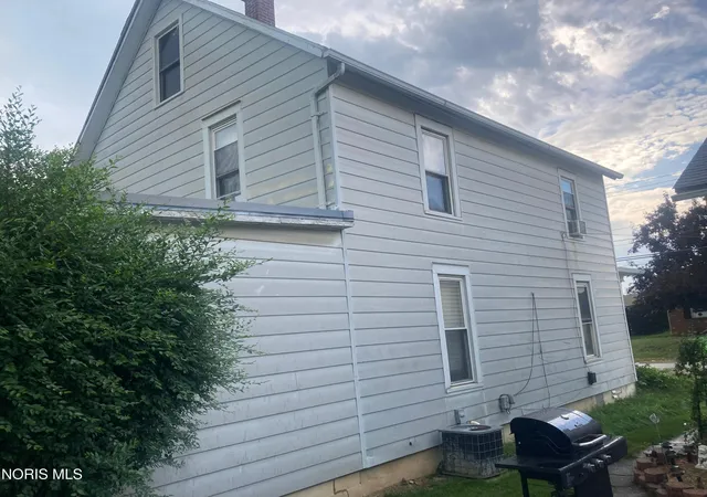 Photo 3 of Sale Pending at 502 Short Elm St, Fostoria, OH 44830 | MLS# 10013724 | Listing updated on 2026-10-08