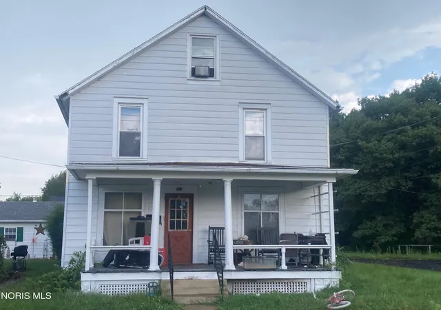 Photo 4 of Sale Pending at 502 Short Elm St, Fostoria, OH 44830 | MLS# 10013724 | Listing updated on 2026-10-08