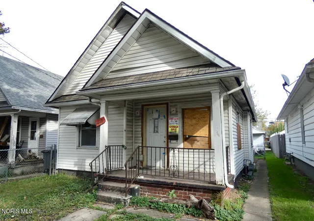 Photo 2 of Single family home for sale at 217 Hanover St, Toledo, OH 43609 | MLS# 10015276 | Listing updated on 2026-10-27