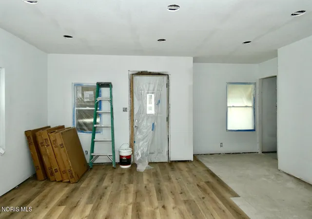 Photo 3 of Single family home for sale at 217 Hanover St, Toledo, OH 43609 | MLS# 10015276 | Listing updated on 2026-10-27