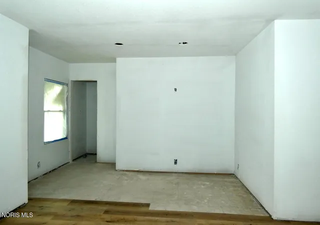 Photo 3 of Single family home for sale at 217 Hanover St, Toledo, OH 43609 | MLS# 10015276 | Listing updated on 2026-10-27