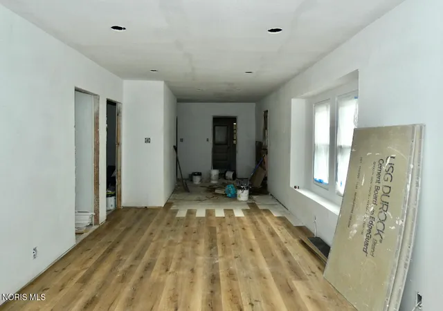 Photo 4 of Single family home for sale at 217 Hanover St, Toledo, OH 43609 | MLS# 10015276 | Listing updated on 2026-10-27