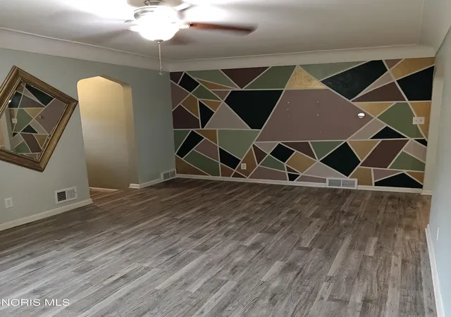 Photo 2 of Single family home for sale at 5545 Sunnyside Dr, Toledo, OH 43612 | MLS# 10013715 | Listing updated on 2026-10-17