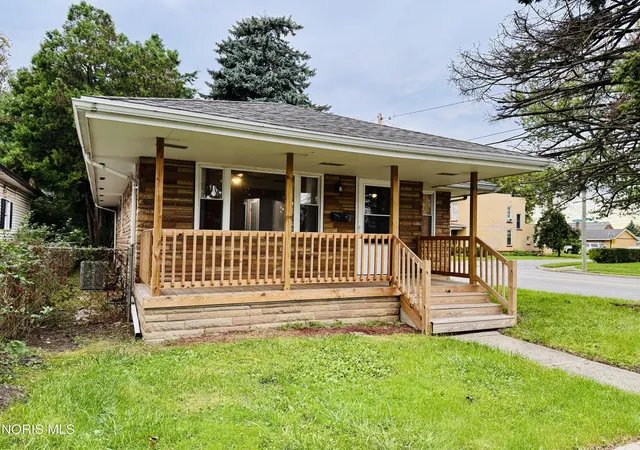 Photo 2 of Single family home for sale at 3429 Maple St, Toledo, OH 43608 | MLS# 10013850 | Listing updated on 2026-10-05