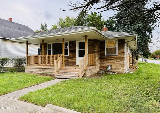 Photo 3 of Single family home for sale at 3429 Maple St, Toledo, OH 43608 | MLS# 10013850 | Listing updated on 2026-10-05