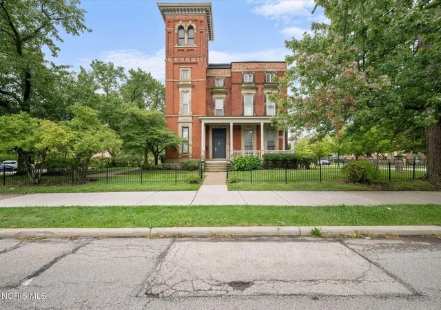 Photo 1 of Single family home for sale at 802 N Huron St, Toledo, OH 43604 | MLS# 10013803 | Listing updated on 2026-10-01