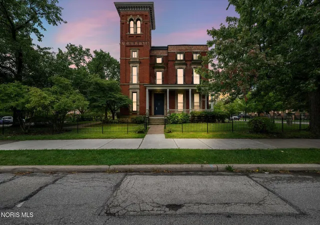 Photo 2 of Single family home for sale at 802 N Huron St, Toledo, OH 43604 | MLS# 10013803 | Listing updated on 2026-10-01