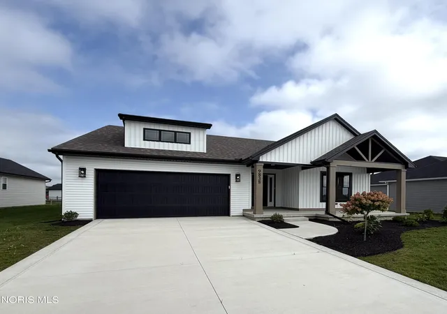 Photo 3 of Single family home for sale at 9838 Featherwood Ln, Sylvania, OH 43560 | MLS# 10013730 | Listing updated on 2026-10-04