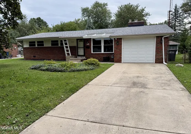 Photo 1 of Sale Pending at 4420 Drummond Rd, Toledo, OH 43613 | MLS# 10013762 | Listing updated on 2026-10-28