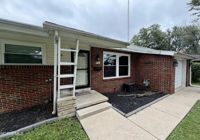 Photo 2 of Sale Pending at 4420 Drummond Rd, Toledo, OH 43613 | MLS# 10013762 | Listing updated on 2026-10-28