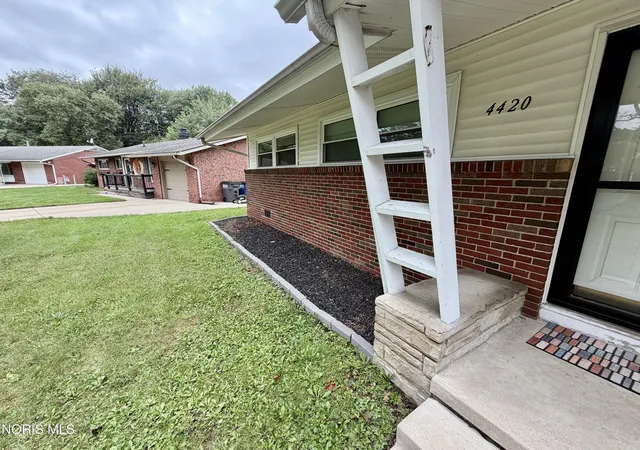 Photo 3 of Sale Pending at 4420 Drummond Rd, Toledo, OH 43613 | MLS# 10013762 | Listing updated on 2026-10-28
