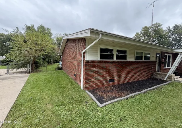 Photo 3 of Sale Pending at 4420 Drummond Rd, Toledo, OH 43613 | MLS# 10013762 | Listing updated on 2026-10-28