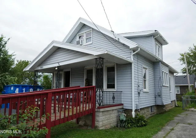 Photo 1 of Single family home for sale at 2108 Hoops Dr, Toledo, OH 43611 | MLS# 10013746 | Listing updated on 2026-10-02