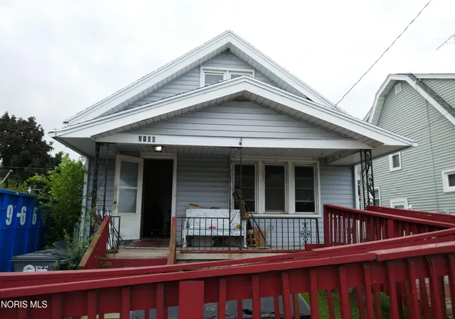 Photo 2 of Single family home for sale at 2108 Hoops Dr, Toledo, OH 43611 | MLS# 10013746 | Listing updated on 2026-10-02