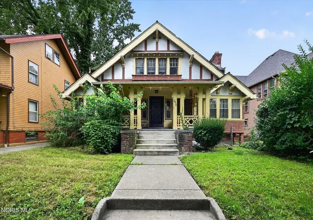 Multi family home for sale at 2479 Parkwood Ave, Toledo, OH 43620 | MLS# 10013826