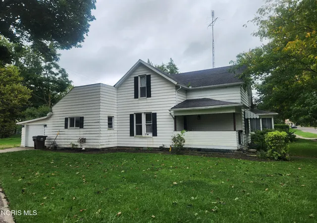Photo 2 of Single family home for sale at 401 Summit St, Defiance, OH 43512 | MLS# 10013788 | Listing updated on 2026-09-30