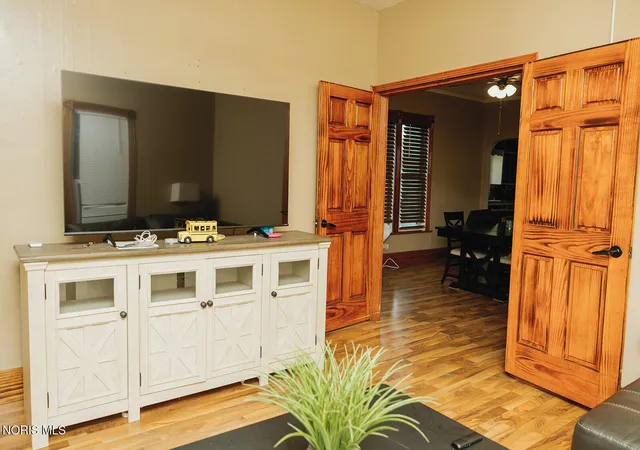 Photo 3 of Single family home for sale at 401 Summit St, Defiance, OH 43512 | MLS# 10013788 | Listing updated on 2026-09-30