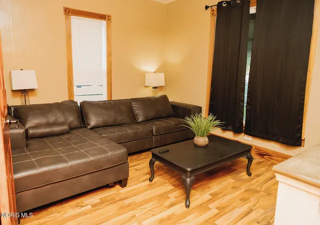 Photo 3 of Single family home for sale at 401 Summit St, Defiance, OH 43512 | MLS# 10013788 | Listing updated on 2026-09-30