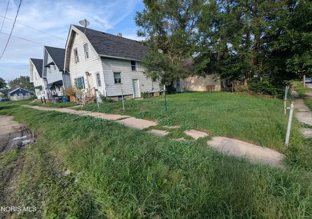 Photo 2 of Sale Pending at 21 Banks St, Toledo, OH 43609 | MLS# 10013756 | Listing updated on 2026-10-06
