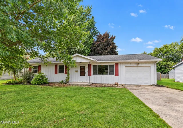 Photo 2 of Single family home for sale at 1021 Cherry St, Montpelier, OH 43543 | MLS# 10013839 | Listing updated on 2026-10-01