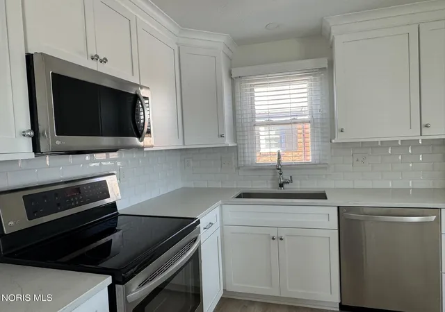 Listing Photo 1 - Condo for sale in building located at 2188 N Carriage Ln, Port Clinton, OH 43452 - Unit #7