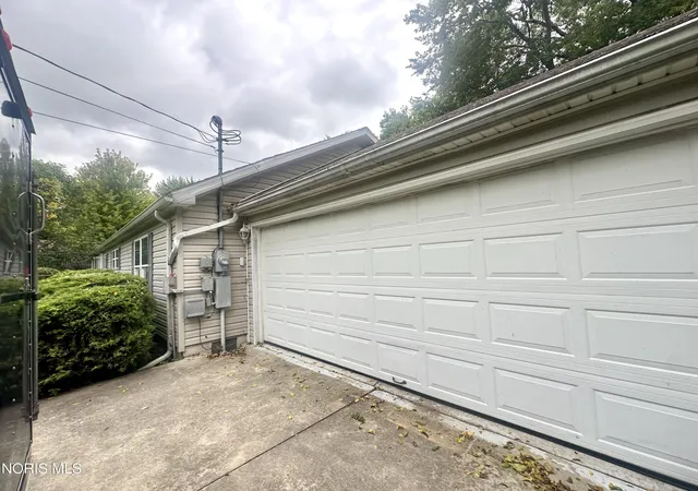 Photo 3 of Sale Pending at 4703 E Schoolhouse Rd, Port Clinton, OH 43452 | MLS# 10013759 | Listing updated on 2026-09-25