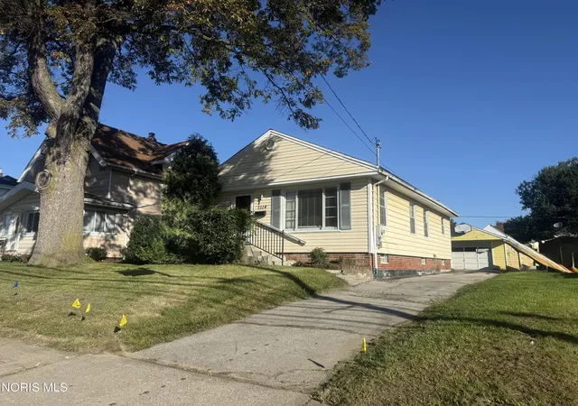 Photo 3 of Single family home for sale at 2114 Arlington Ave, Toledo, OH 43609 | MLS# 10013810 | Listing updated on 2026-10-15