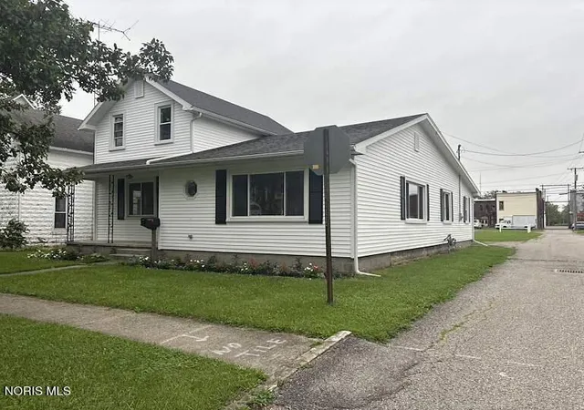 Photo 1 of Single family home for sale at 124 E Maple St, Deshler, OH 43516 | MLS# 10013821 | Listing updated on 2026-10-15