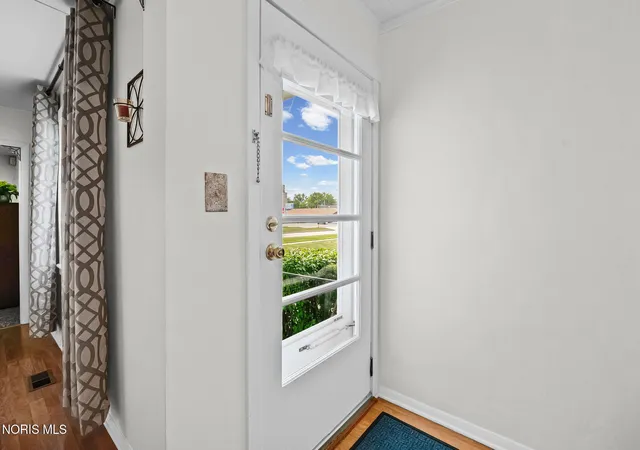 Photo 3 of Single family home for sale at 518 Lawn Ave, Findlay, OH 45840 | MLS# 10013894 | Listing updated on 2026-09-28