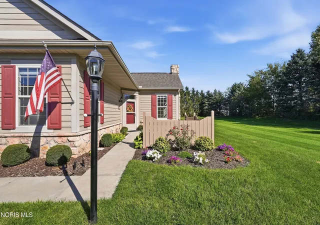 Listing Photo 2 - Condo for sale in building located at 9856 Connor Lake Cir, Perrysburg, OH 43551