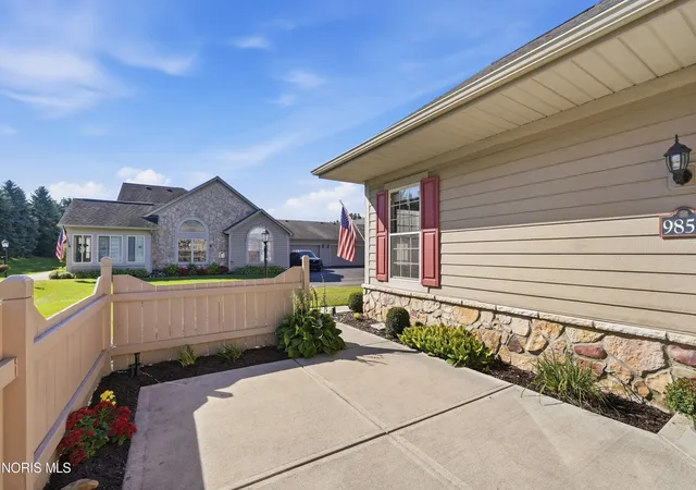 Listing Photo 4 - Condo for sale in building located at 9856 Connor Lake Cir, Perrysburg, OH 43551