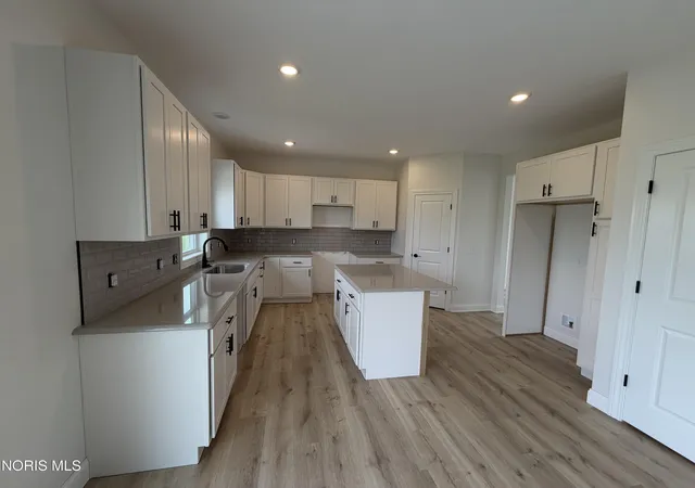 Photo 3 of Single family home for sale at 5045 Magnolia Dr, Oregon, OH 43616 | MLS# 10013771 | Listing updated on 2026-09-24
