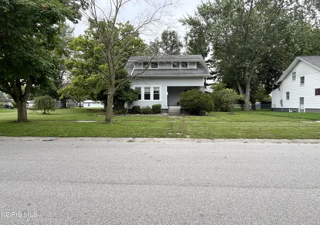 Photo 2 of Single family home for sale at 919 Delaware Ave, Montpelier, OH 43543 | MLS# 10013812 | Listing updated on 2026-09-23