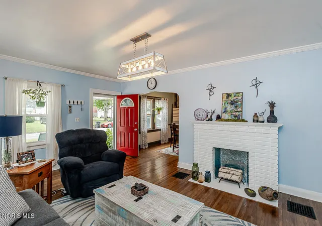 Photo 3 of Single family home for sale at 2236 Beaufort Ave, Toledo, OH 43613 | MLS# 10013800 | Listing updated on 2026-10-07