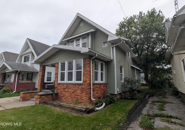 Photo 2 of Single family home for sale at 4025 Asbury Dr, Toledo, OH 43612 | MLS# 10013813 | Listing updated on 2026-09-28