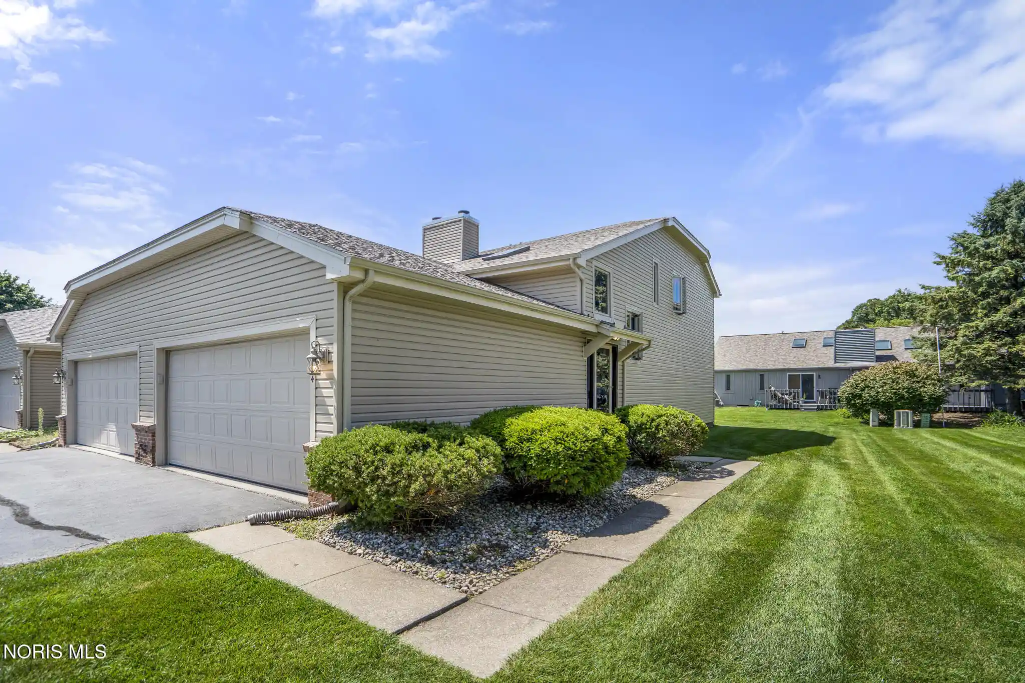 Listing Photo 1 - Condo for sale in 1124 Bernath Pkwy located at 1124 Bernath Pkwy, Toledo, OH 43615 - Unit 1124 Bernath Pkwy